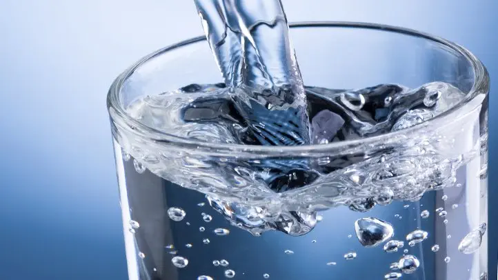 Drinking Water Glass Photo by Jonathan Colon, at https://skatesphere.com/